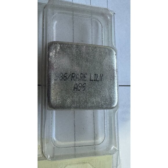 Aveda Petal Essence 986 Rare Lily Eye Shadow Single Eye Color .04 oz 1.25 g NEW - Picture 4 of 4